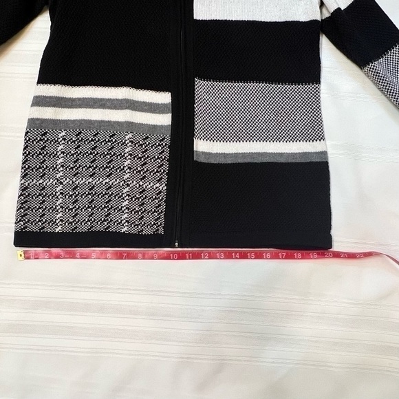 $5 ADD ON with $15+ Bundle Full Zip Cotton Cardigan Sweater Black White EUC - Picture 7 of 10